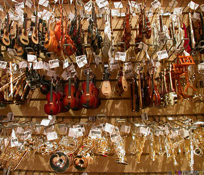 Musikinstrumente-Christbaumkugeln-Christmas-baubles-Weihnachtsbaumkugeln-Christmas-tree-musical-instruments-Christmas-Shop-Weihnachtsladen-Montreal-Canada-Kanada-DSCN7419.jpg