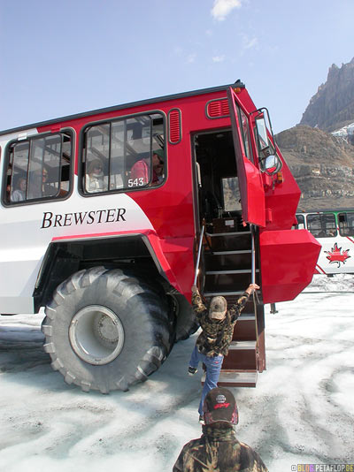 Brewster-Bus-Tour-Trip-on-Athabasca-Glacier-Gletscher-Columbia-Icefield-Jasper-National-Park-Rocky-Mountains-Alberta-Canada-Kanada-DSCN9562.jpg