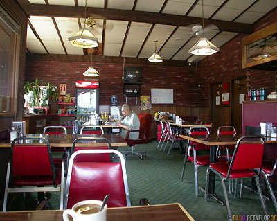 Red-Furniture-Chinese-Restaurant-Cafe-chinesisches-Wildwood-Alberta-Canada-Kanada-DSCN9801.jpg