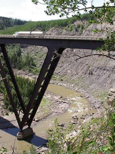 Chrome-Truck-Chrom-Tanklaster-Kiskatinaw-River-Bridge-Bruecke-British-Columbia-Canada-Kanada-DSCN0047.jpg