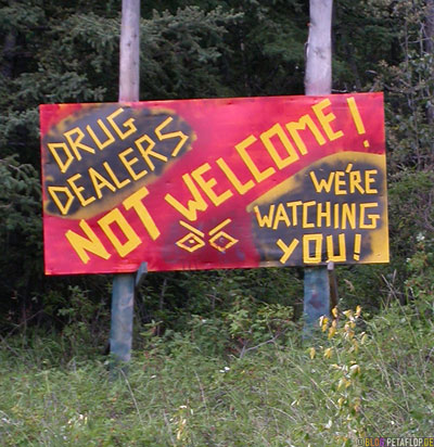 Drug-Dealers-not-welcome-we-re-watching-you-Anti-Drug-Dealers-Signs-Klondike-Highway-Yukon-Canada-Kanada-DSCN0559.jpg