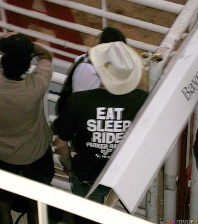 Eat-Sleep-Ride-T-Shirt-Grand-Stand-Chuckwagon-Race-Calgary-Stampede-2007-Alberta-Canada-Kanada-DSCN9174.jpg