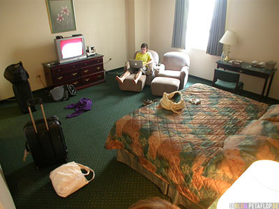 Hotelzimmer-hotel-room-Marlborough-Hotel-331-Smith-Street-Winnipeg-Manitoba-Canada-Kanada-DSCN8387.jpg