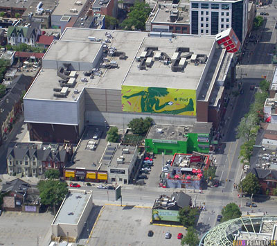 iTunes-iPod-Commercial-Billboard-Hoarding-Vogelperspektive-birds-eye-view-from-CN-Tower-Blick-vom-Toronto-Ontario-Canada-Kanada-DSCN7718.jpg