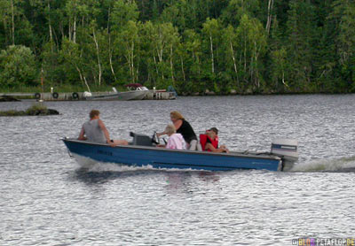 Motorboot-Motorboat-Lake-of-the-Woods-Kenora-Ontario-Canada-Kanada-DSCN8350.jpg