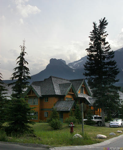 Mountain-Lodge-Wood-House-Holzhaus-Lake-Louise-Banff-National-Park-Rocky-Mountains-Alberta-Canada-Kanada-DSCN9318.jpg