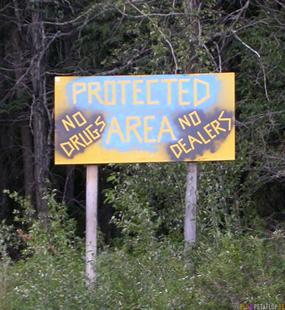 No-Drugs-No-Dealers-Anti-Drug-Dealers-Signs-Klondike-Highway-Yukon-Canada-Kanada-DSCN0557.jpg