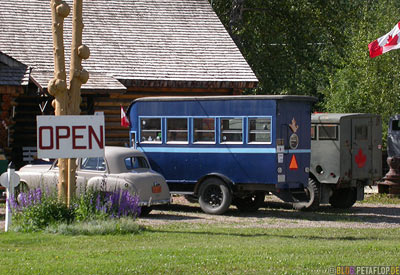 Old-Bus-alter-Oldtimer-Heritage-Museum-Fort-Nelson-Alaska-Highway-British-Columbia-Canada-Kanada-DSCN0042.jpg