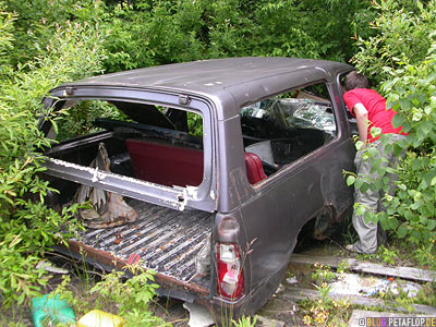 Old-Car-altes-kaputtes-Auto-Rotten-Motel-verfallenes-near-Wawa-Trans-Canada-Highway-Ontario-Canada-Kanada-DSCN8108.jpg