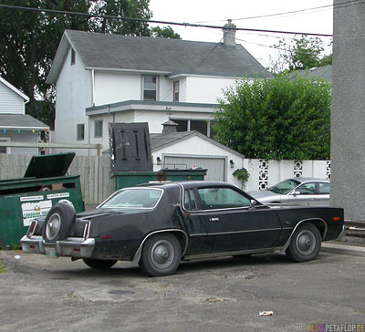 old-car-Winnipeg-Manitoba-Canada-Kanada-DSCN8401.jpg