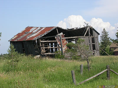 Old-Farm-Shed-alte-Scheune-verfallene-rotten-Ontario-Canada-Kanada-DSCN7999.jpg