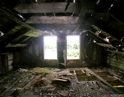 Old-rotten-house-wood-wooden-altes-verfallenes-Holzhaus-Echo-Bay-Ontario-Canada-Kanada-DSCN7953.jpg