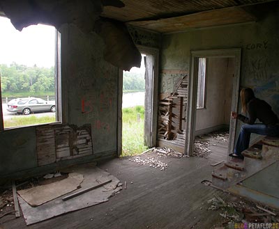 Old-rotten-house-wood-wooden-altes-verfallenes-Holzhaus-Echo-Bay-Ontario-Canada-Kanada-DSCN7959.jpg