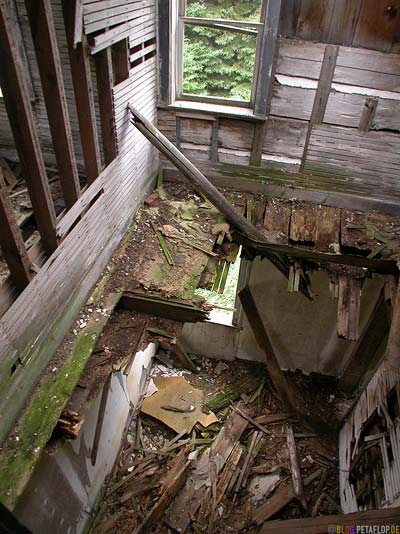 Old-rotten-house-wood-wooden-altes-verfallenes-Holzhaus-Echo-Bay-Ontario-Canada-Kanada-DSCN7963.jpg