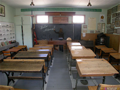 old-school-class-alte Schulklasse-Heritage-Museum-Portage-la-Prairie-Manitoba-Canada-Kanada-DSCN8566.jpg