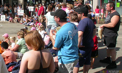 People-at-Street-Festival-Strassenfest-Grande-Prairie-Alberta-Canada-Kanada-DSCN9950.jpg