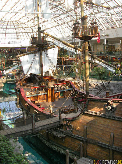 Pirate-Ship-Piratenschiff-West-Edmonton-Mall-Alberta-Canada-Kanada-DSCN9900.jpg