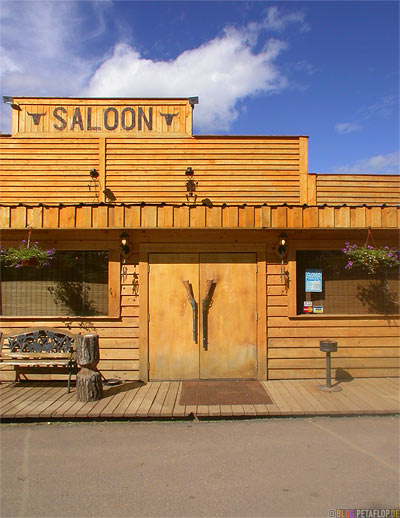 Saloon-Door-Guns-Gewehre-Tuer-Westend-RV-Park-Campground-Campingplatz-Alaska-Highway-Fort-Nelson-British-Columbia-Canada-Kanada-DSCN0038.jpg