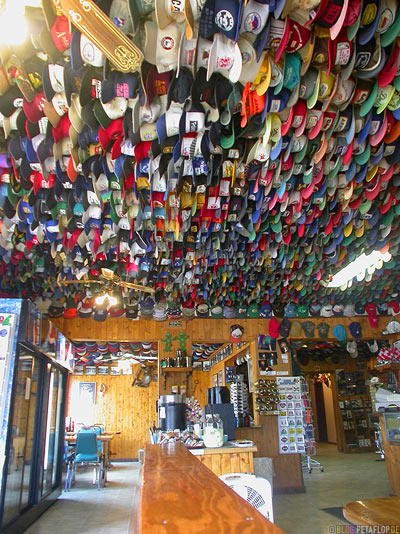 Toad-River-Lodge-Baseball-Caps-Trucker-Muetzen-Northern-Rocky-Mountains-Alaska-Highway-British-Columbia-Canada-Kanada-DSCN0173.jpg