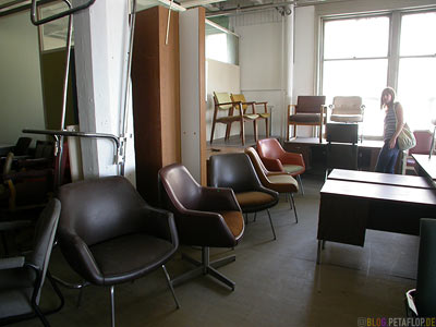 Troedel-Antiquitaeten-Laden-Antiques-Junk-Shop-Princess-Street-Furniture-Moebel-Sessel-Stuehle-Chairs-Winnipeg-Manitoba-Canada-Kanada-DSCN8488.jpg