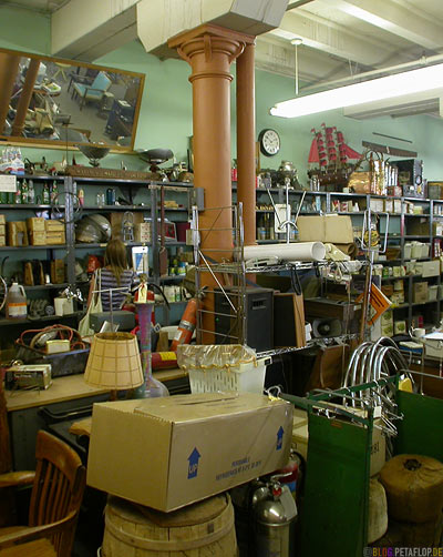 Troedel-Antiquitaeten-Laden-Antiques-Junk-Shop-Princess-Street-Winnipeg-Manitoba-Canada-Kanada-DSCN8477.jpg