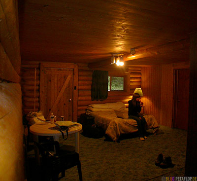 Twin-Peaks-Lodge-Cabin-Muncho-Lake-Northern-Rocky-Mountains-Alaska-Highway-British-Columbia-Canada-Kanada-DSCN0258.jpg