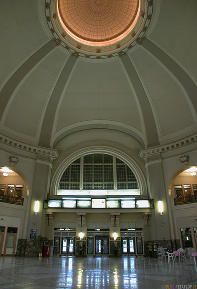 Union-Station-Main-Station-central-station-entrance-hall-Hauptbahnhof-Eingangshalle-Winnipeg-Manitoba-Canada-Kanada-DSCN8395.jpg