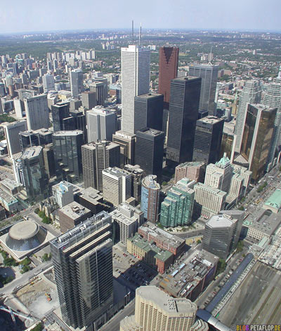 Vogelperspektive-birds-eye-view-from-CN-Tower-Skyline-Hochhaeuser-Skyscrapers-Blick-vom-Toronto-Ontario-Canada-Kanada-DSCN7757.jpg