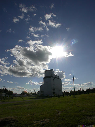 wheat-Silo-Weizensilo-Getreidesilo-Russell-Manitoba-Canada-Kanada-DSCN8661.jpg