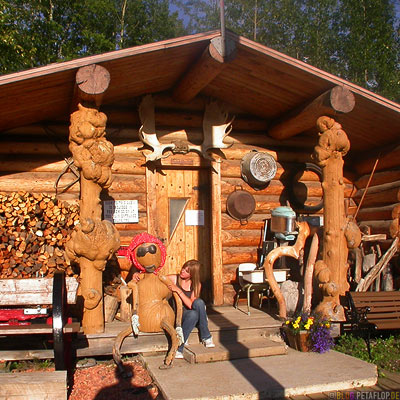 Wooden-House-Lodge-Heritage-Museum-Fort-Nelson-Alaska-Highway-British-Columbia-Canada-Kanada-DSCN0015.jpg