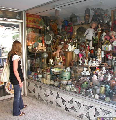 World-Boutique-Fantasia-Schaufenster-Shop-window-Toronto-Canada-Kanada-Roncesvalles-Ave-DSCN7522.jpg