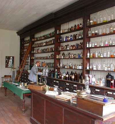 Apotheke-Drugstore-old-Pharmacy-heritage-old-western-town-wilder-westen-wild-west-Westernstadt-Barkerville-BC-Canada-Kanada-DSCN2664.jpg