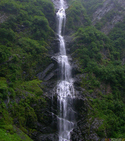 Bridal-Veil-Falls-Keystone-Canyon-Glenn-Highway-Alaska-USA-DSCN1529.jpg