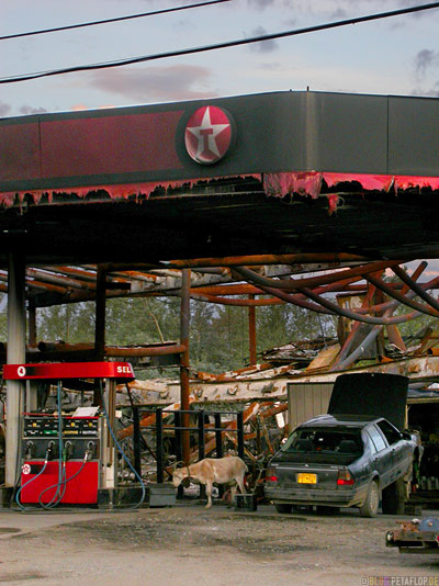 burned-gas-station-abgebrannte-Tankstelle-Texaco-Goat-Ziege-Tok-Alaska-USA-Taylor-Highway-DSCN0956.jpg