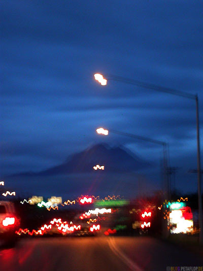 Einfahrt-nach-Driving-into-Anchorage-Evening-abends-at-night-Anchorage-Alaska-USA-DSCN1353.jpg