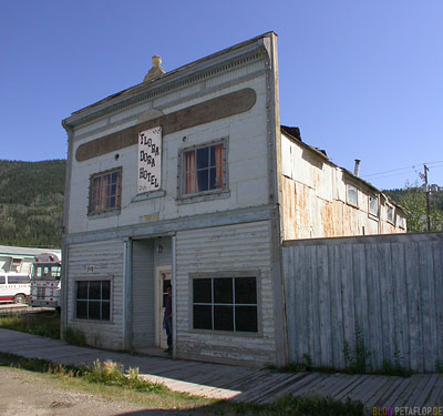 Flora-Dora-Hotel-for-sale-Dawson-City-Yukon-Canada-Kanada-DSCN0755.jpg