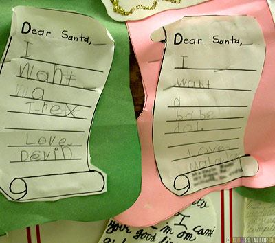 Letters-to-Santa-Clause-Briefe-an-Wunschzettel-fuer-den-Weihnachtsmann-Santa-Clause-House-North-Pole-Alaska-USA-DSCN0984.jpg