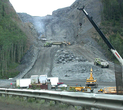 Matanuska-Sprengung-Blasting-Zone-road-works-Strassenbaustelle-Glenn-Highway-Alaska-USA-DSCN1485.jpg