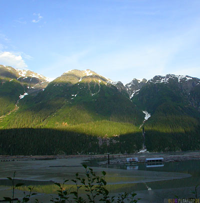 Mountains-in-evening-sun-Berge-in-Abendsonne-road-from-Stewart-to-Hyder-British-Columbia-BC-Canada-Kanada-DSCN2509.jpg