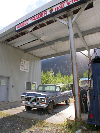 Old-abandoned-Gas-Filling-Station-Ghosttown-Geisterstadt-Hyder-Alaska-USA-DSCN2425.jpg