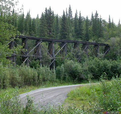 old-copper-rail-bridge-Alte-eisenbahnbruecke-Kupfermine-Wrangell-St-Elias-National-Park-McCarthy-Road-Alaska-USA-DSCN1908.jpg