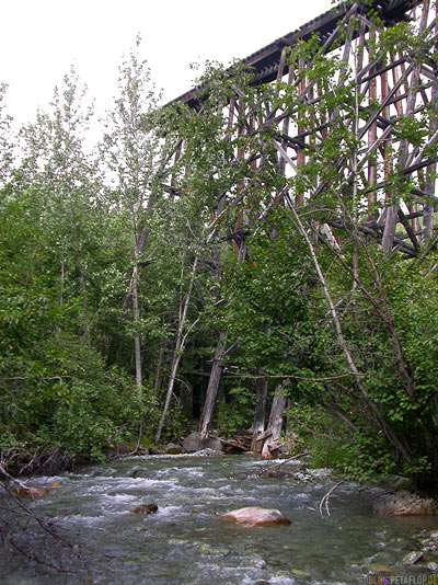 old-copper-rail-bridge-Alte-eisenbahnbruecke-Kupfermine-Wrangell-St-Elias-National-Park-McCarthy-Road-Alaska-USA-DSCN1932.jpg