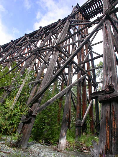 old-copper-rail-bridge-Alte-eisenbahnbruecke-Kupfermine-Wrangell-St-Elias-National-Park-McCarthy-Road-Alaska-USA-DSCN1935.jpg