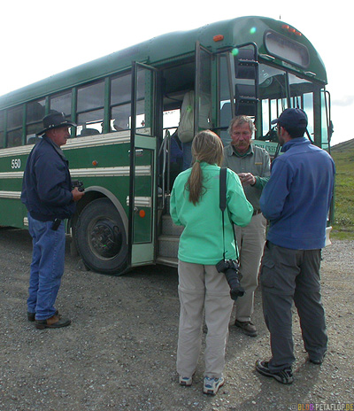 On-the-Fish-Creek-Shuttle-Bus-with-amazing-driver-John-Allen-Denali-National-Park-Nationalpark-Alaska-USA-DSCN1194.jpg