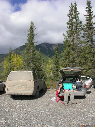 Parking-Lot-dirty-cars-morning-cafe-McCarthy-Wrangell-St-Elias-National-Park-Alaska-USA-DSCN2126.jpg