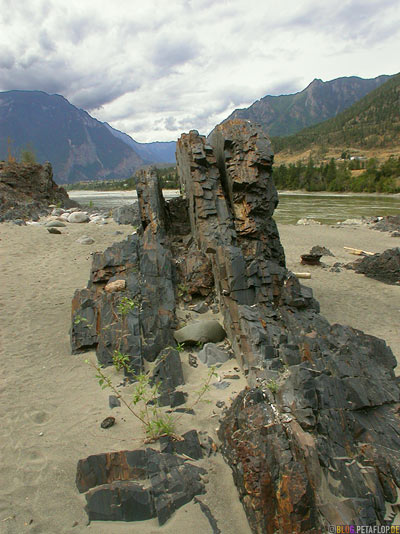 Rocks-Fraser-River-Valley-Campground-Lillooet-BC-British-Columbia-Canada-Kanada-DSCN2852.jpg