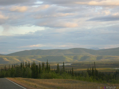 Scenery-Taylor-Highway-Alaska-USA-DSCN0941.jpg