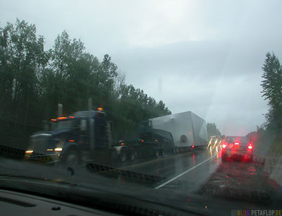 Schwertransport-Oversize-Load-Truck-between-Denali-and-Anchorage-Alaska-USA-DSCN1341.jpg