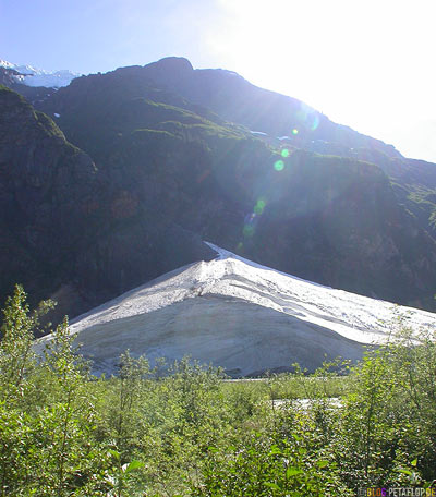 Snow-field-near-Schneefeld-Bear-Glacier-Gletscher-Highway-37a-Stewart-BC-British-Columbia-Canada-Kanada-DSCN2560.jpg