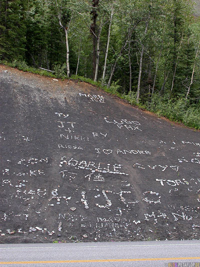 Stone-stony-graffiti-steine-opposite-gegenueber-Matanuska-Glacier-Glenn-Highway-Alaska-USA-DSCN1505.jpg